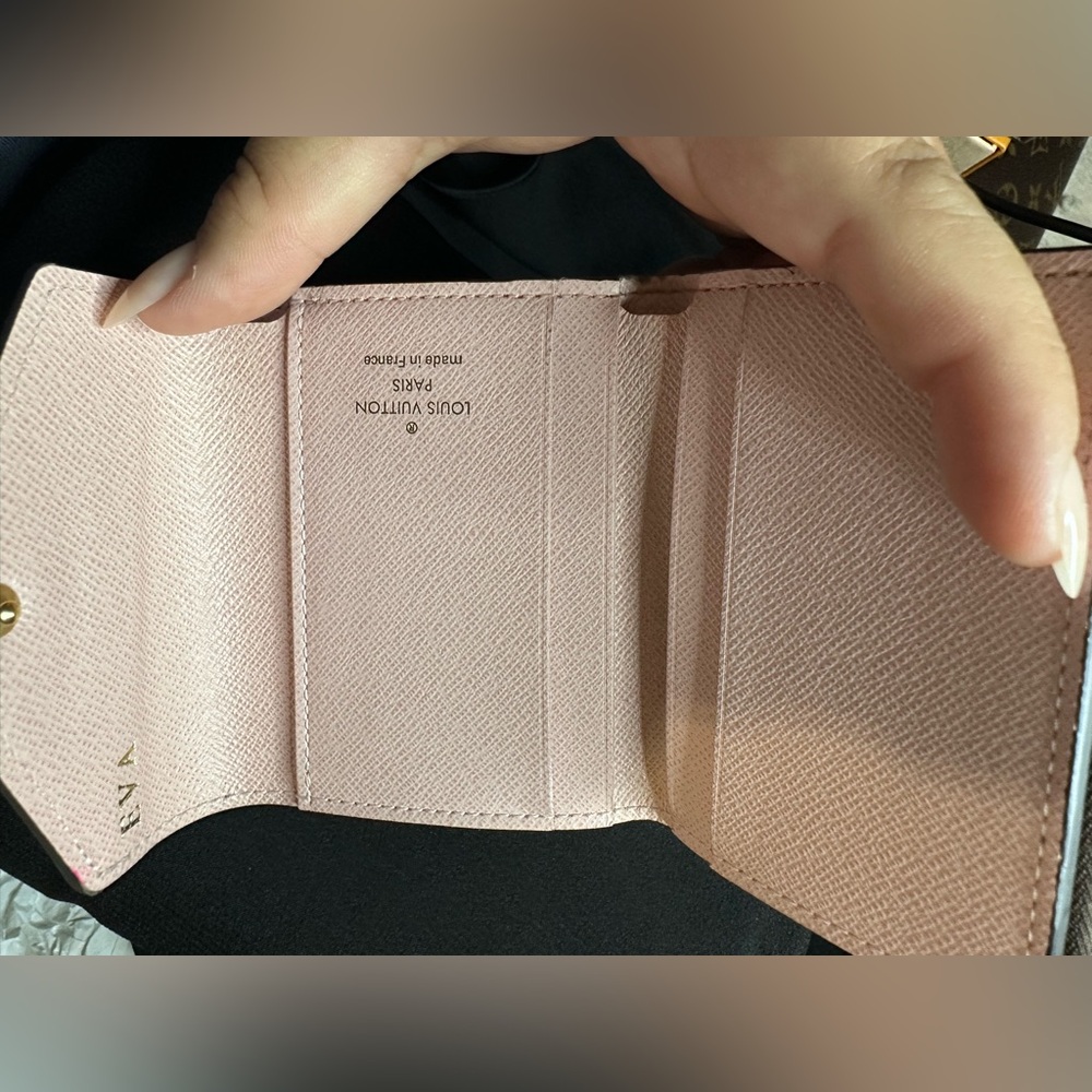 Louis Vuitton Zoe Wallet - Picture 6 of 8